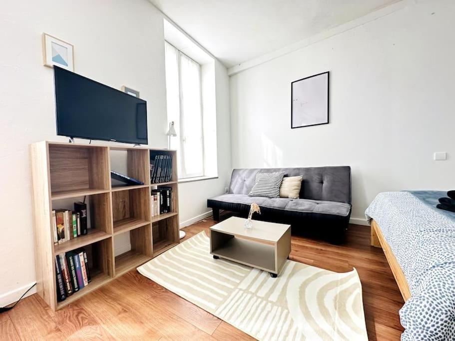 Studio Green Velvet Apartment Laon Bagian luar foto